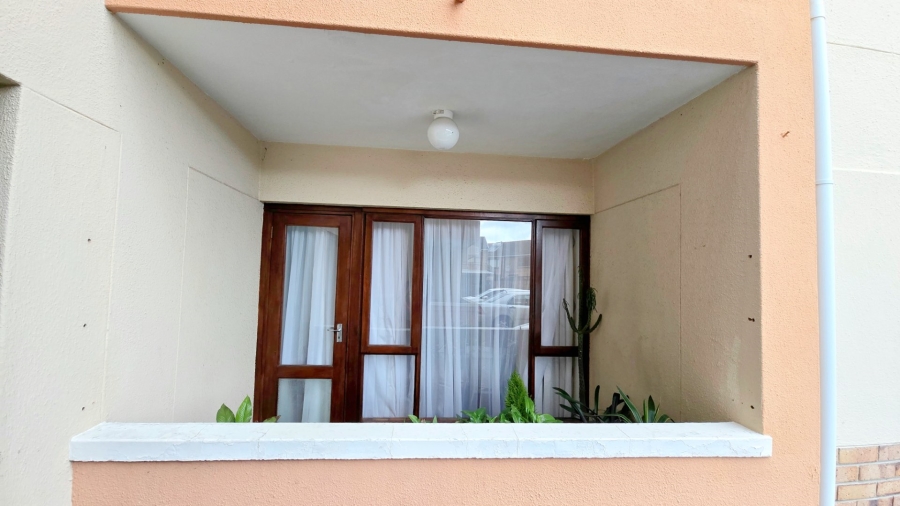 2 Bedroom Property for Sale in Southfield Western Cape